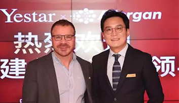 巴西雙面嬌娃藝星隆胸，驚嘆中國(guó)復(fù)合隆胸技術(shù)